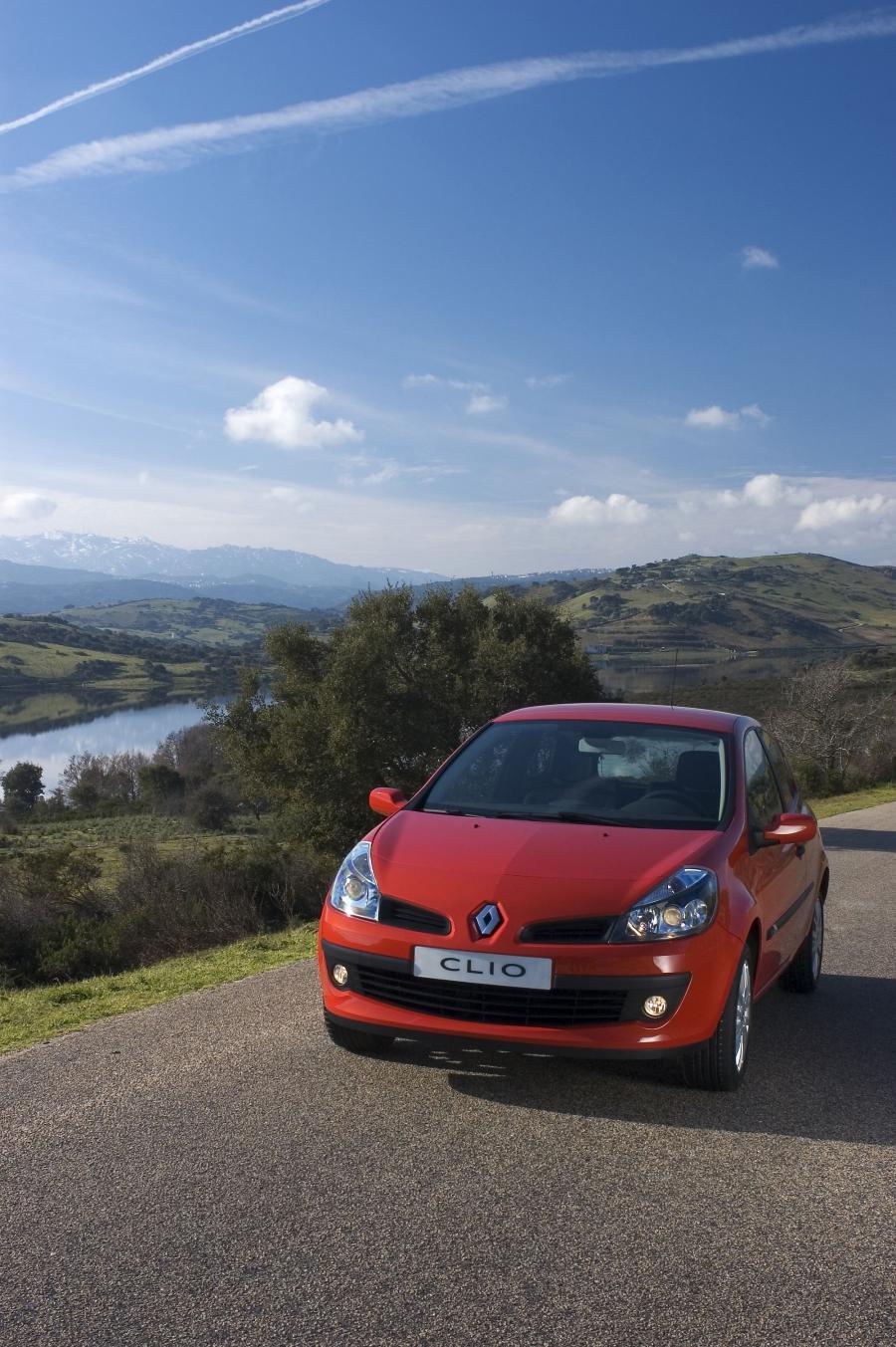  Renault Clio 2006 года  (фото 85 из 97)